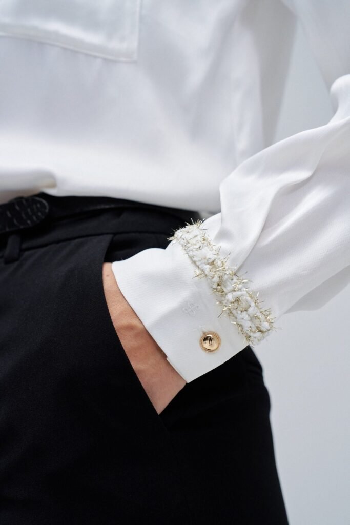 Camisa-de-saten-en-tweed-IV-2-scaled