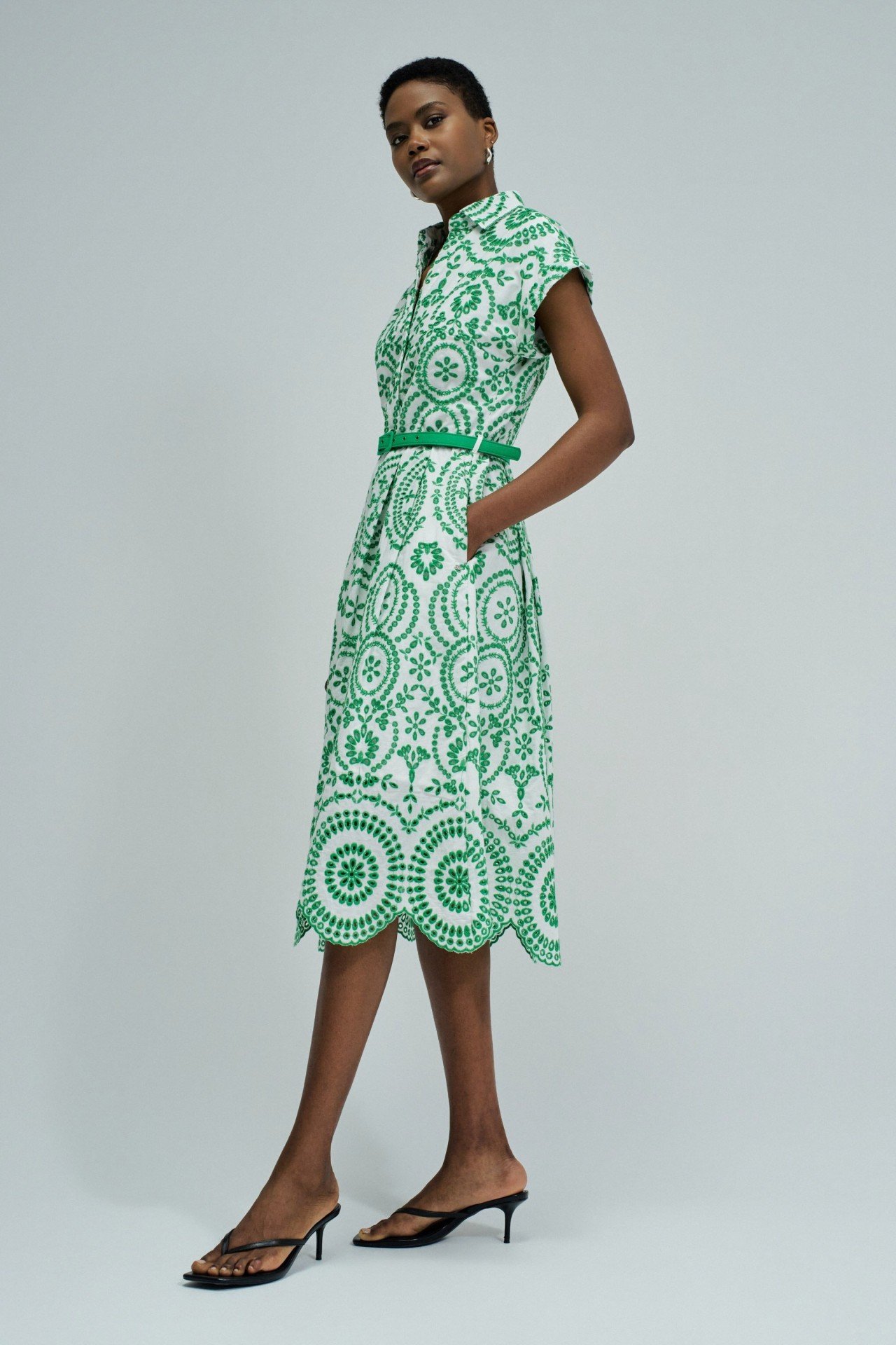 VESTIDO EN BORDADO INGLÉS - Imagen 2