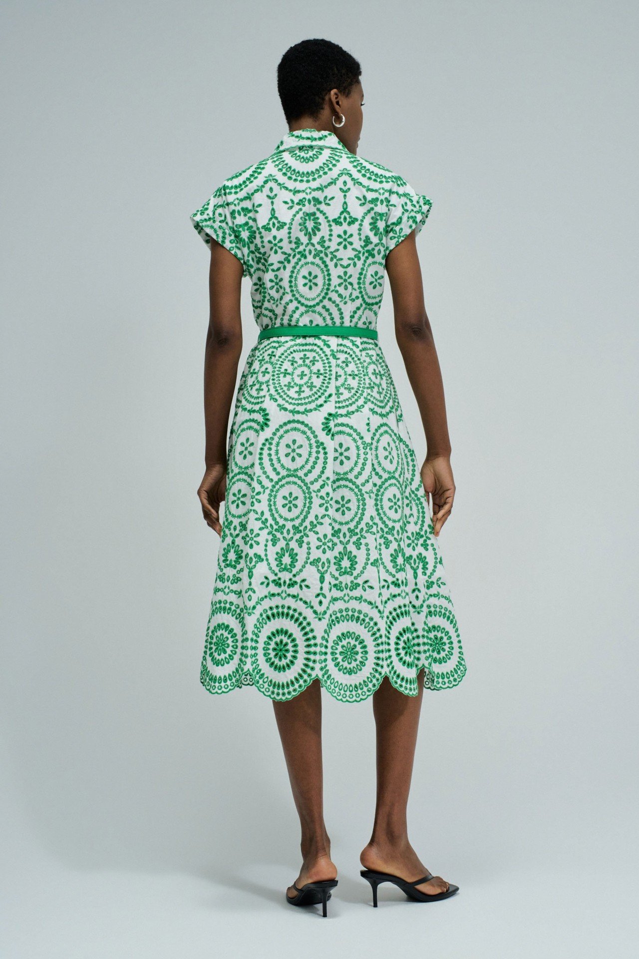 VESTIDO EN BORDADO INGLÉS - Imagen 3