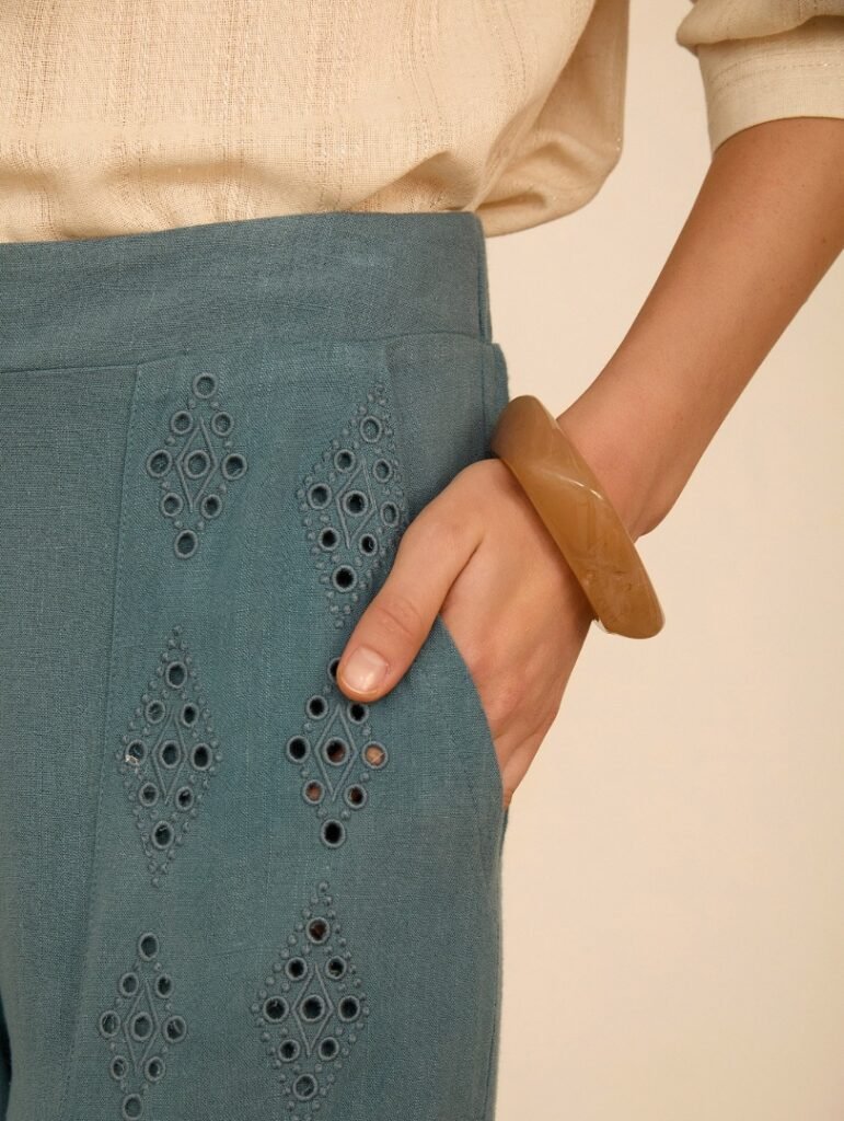 PANTALON BOLSILLOS BORDADOS IV