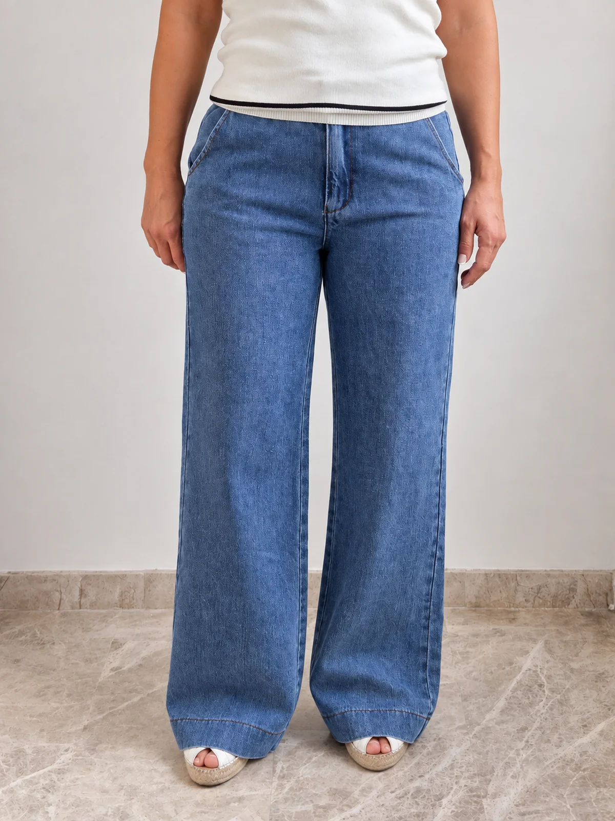 Pantalón vaquero acampanado