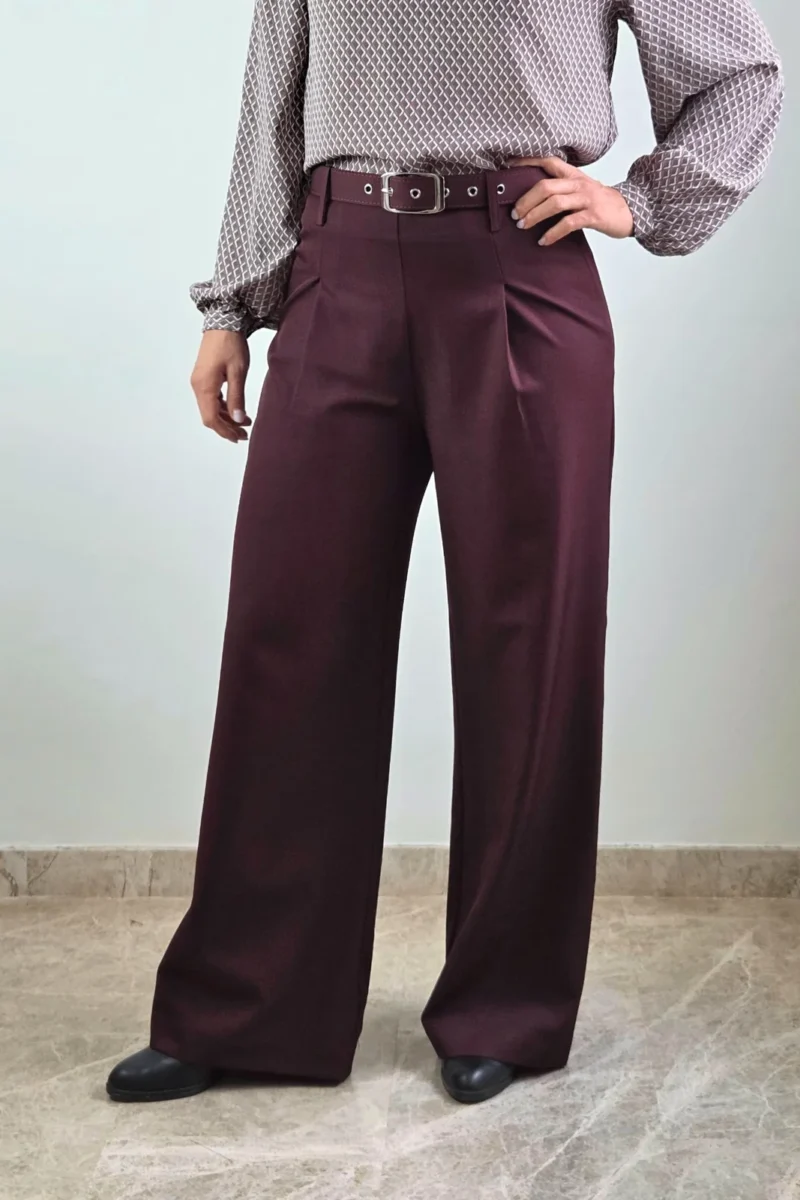 PANTALÓN DE VESTIR CON PINZAS Y CINTURÓN